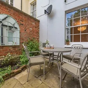 Centre Of Cotswolds Apartment