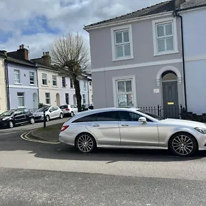 The Lily Pad - Townhouse, A Short Walk To Town Center And Racecourse Holiday home