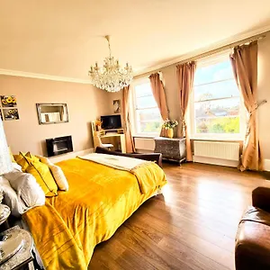 Cotswold Vip Regency Apartment