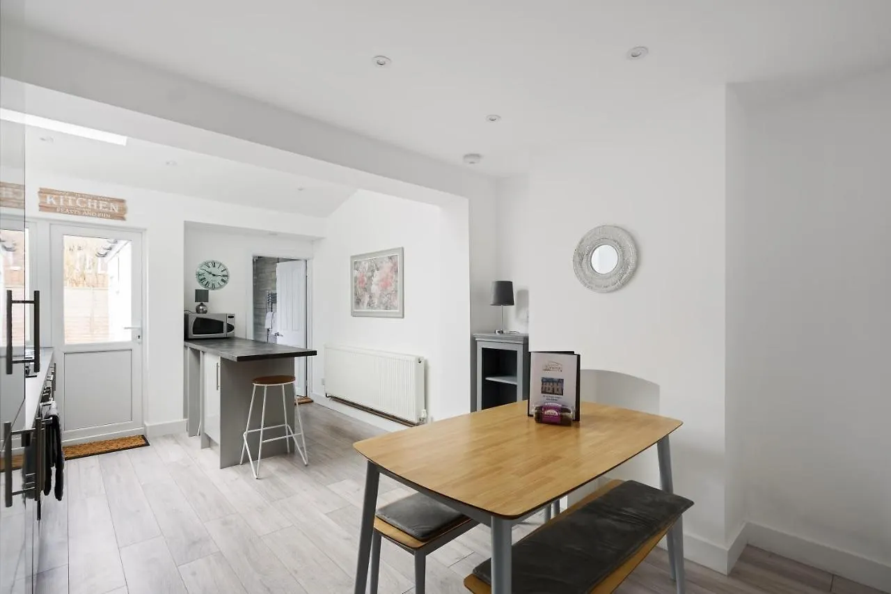 Adorable, Inviting Town House! Villa Cheltenham Holiday home