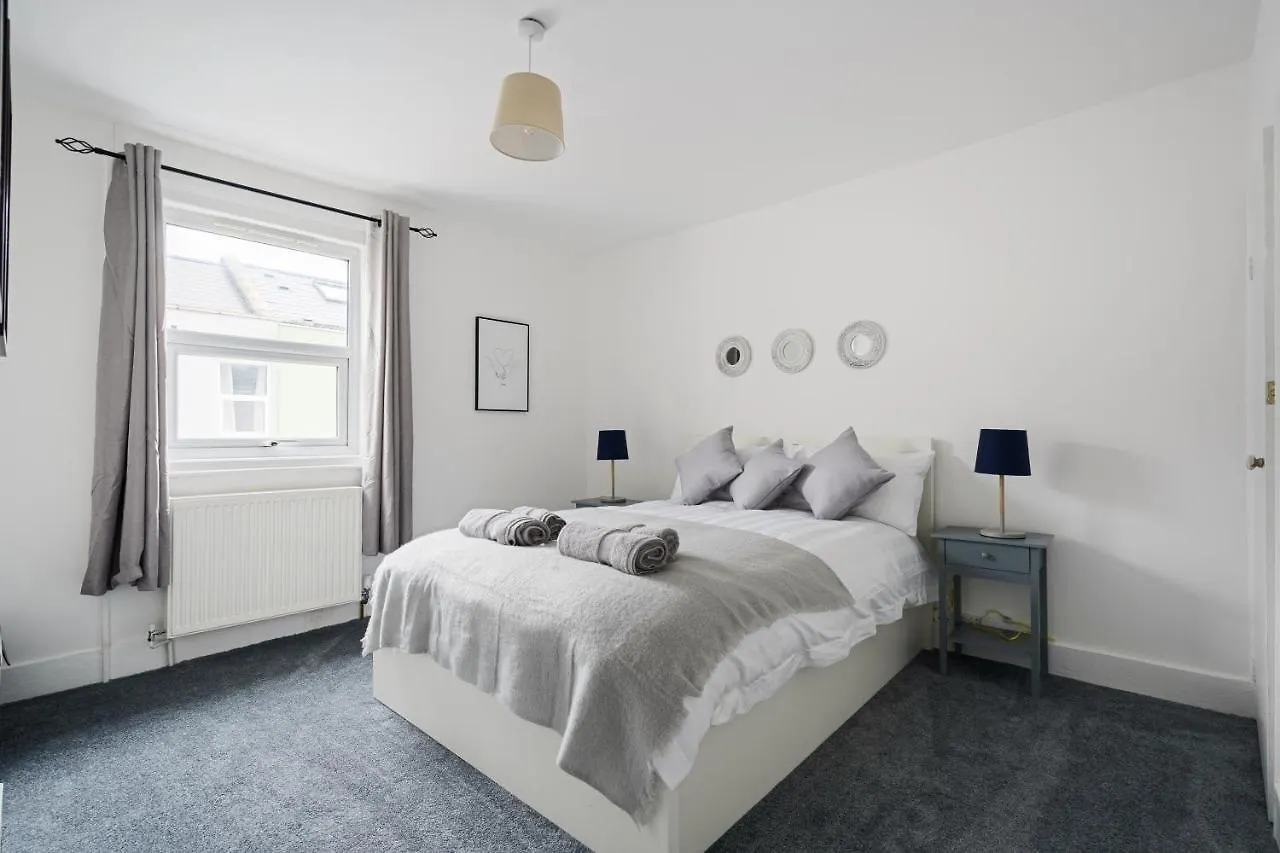 Adorable, Inviting Town House! Βίλα Τσέλτενχαμ 0*,  Ηνωμένο Βασίλειο