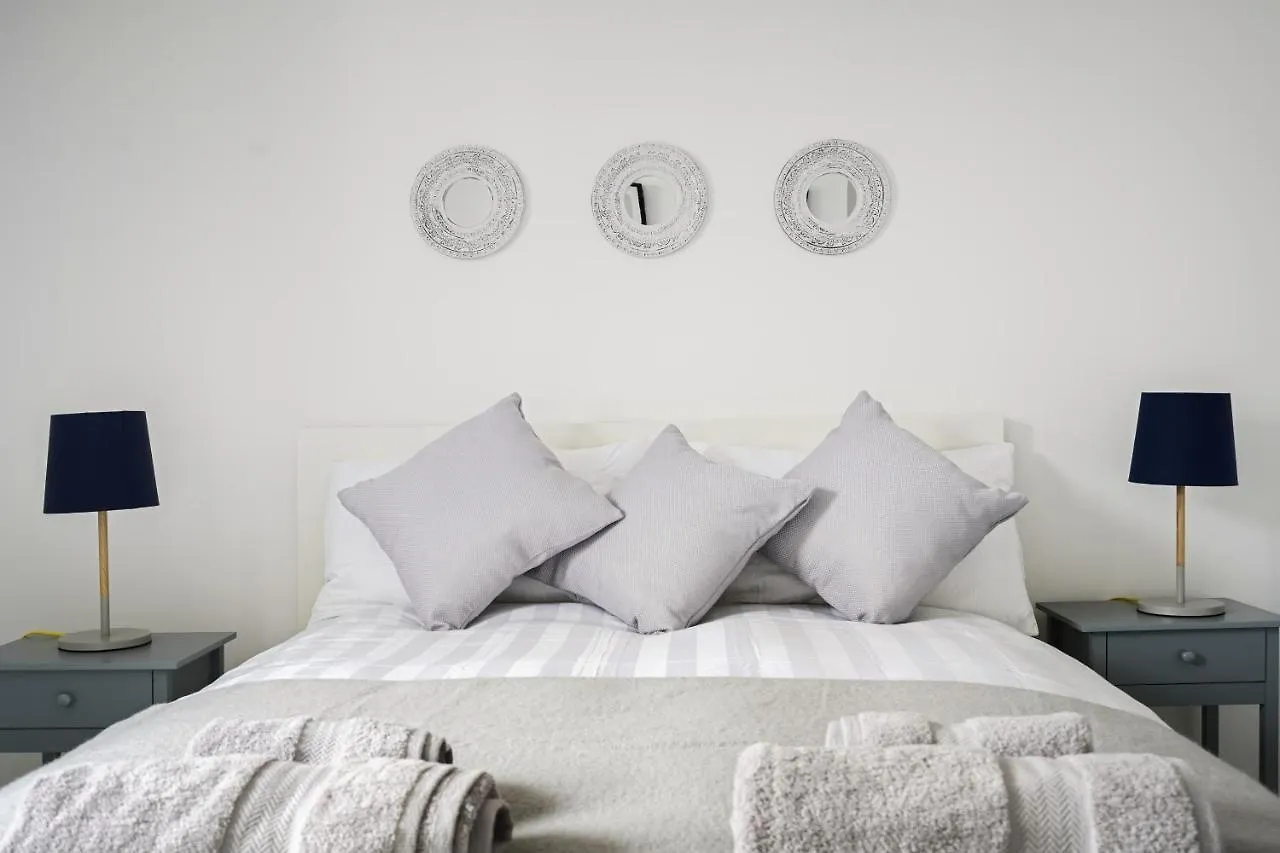 Adorable, Inviting Town House! Βίλα Τσέλτενχαμ